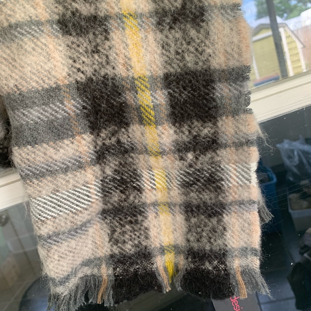 Women’s scarf by Echo Designs NEW WITH TAGS plaid wool blend